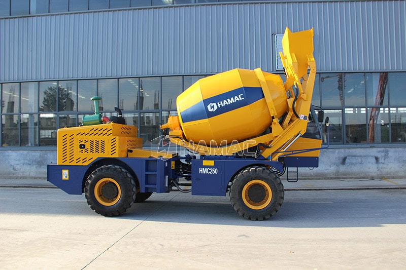 HMC250 2.5m<sup>3</sup> self loading concrete mixer truck participates in the infrastructure in Santa