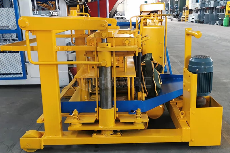 Mobile or stationary, there are mobile concrete hollow block machine