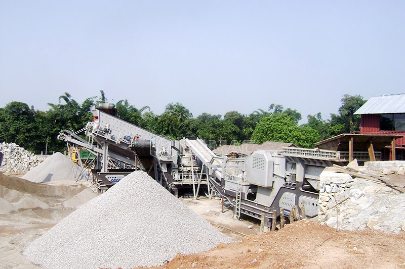 Mobile rock crusher