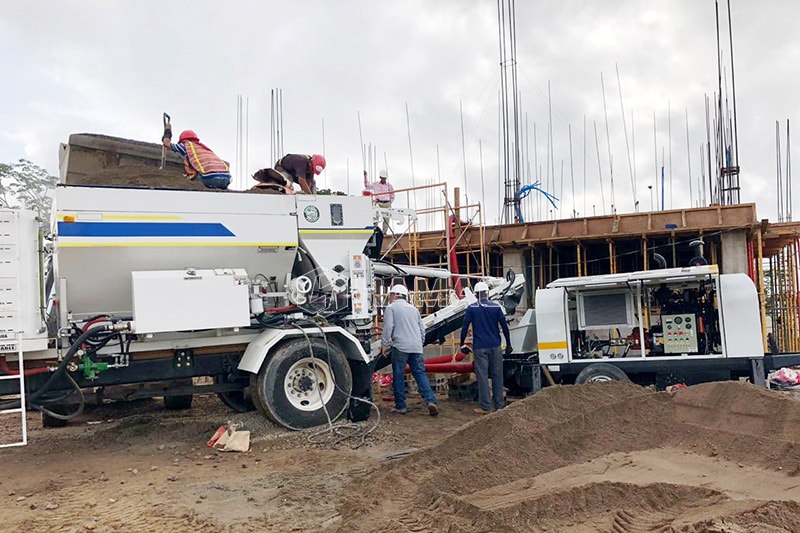 Stationary trailer mounted concrete pump in El Salvador