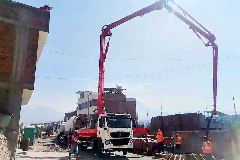 HMC5030 Truck mounted concrete boom pump is pouring concrete.