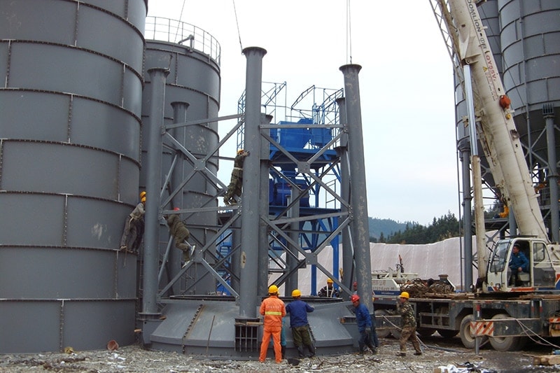 600 tons cement silo was being assembled 