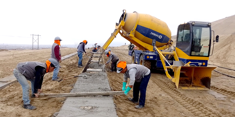 Self Loading Concrete Mixer