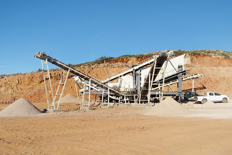 If it is classified according to whether it can be moved, there are two types of impact crusher for sale