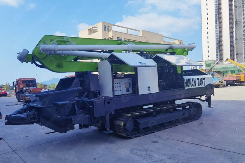 Crawler Concrete Mixer with Pump Truck