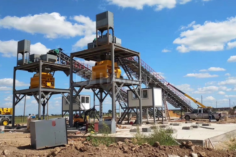 Wet mix concrete batching plant with central mixer