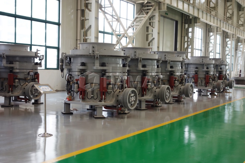 Several hydraulic cone crushers ready for delivery in HAMAC workshop
